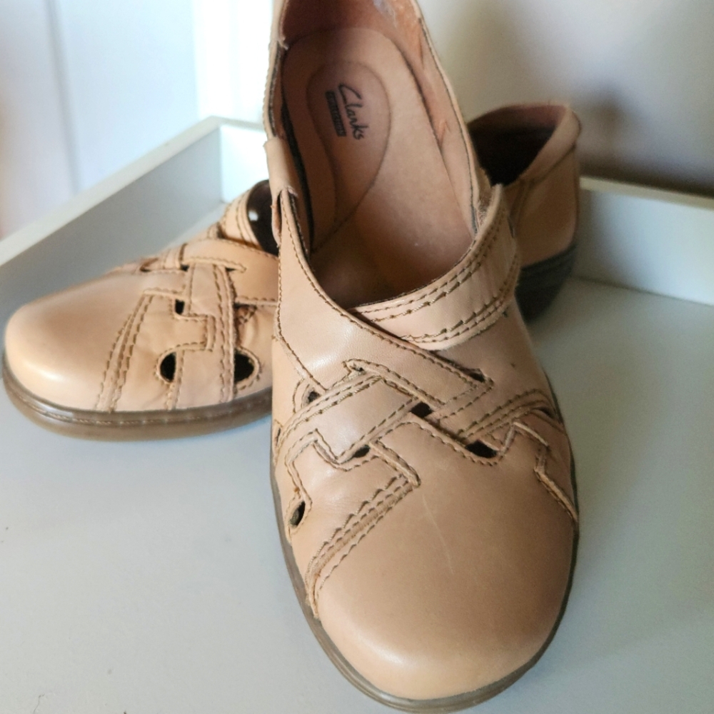 Clarke's Sz 10 Slip On Leather Flats